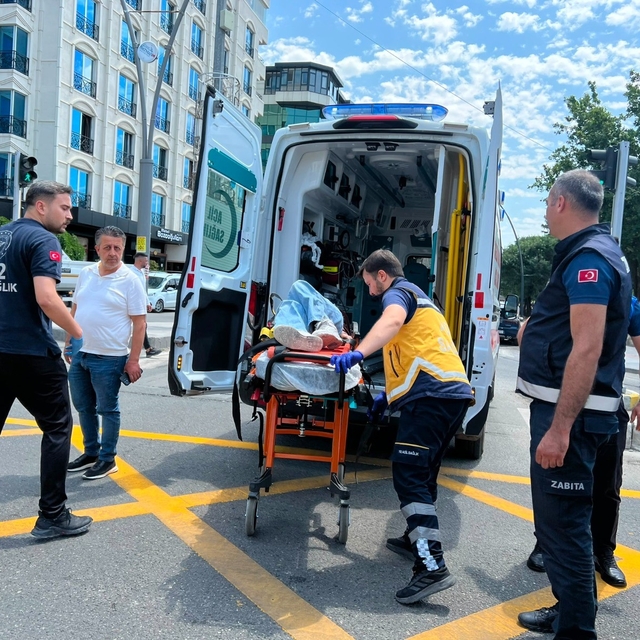 Batman'da motosiklet yayaya çarptı: 2 yaralı