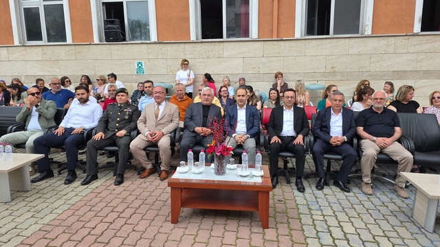 Bandırma'da hayat boyu öğrenme şenliği ve yılsonu sergisi açıldı