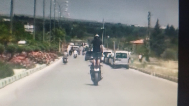Trafikte ayağa kalkarak motosiklet kullanan sürücüye 46 bin TL ceza