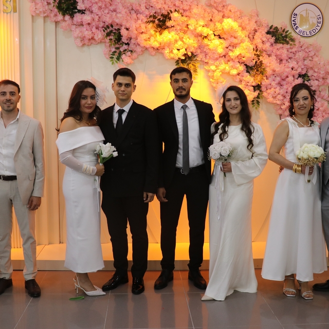 Çiftler nikah salonuna akın etti, tarih kadar nedeni de dikkat çekti
Koca a...