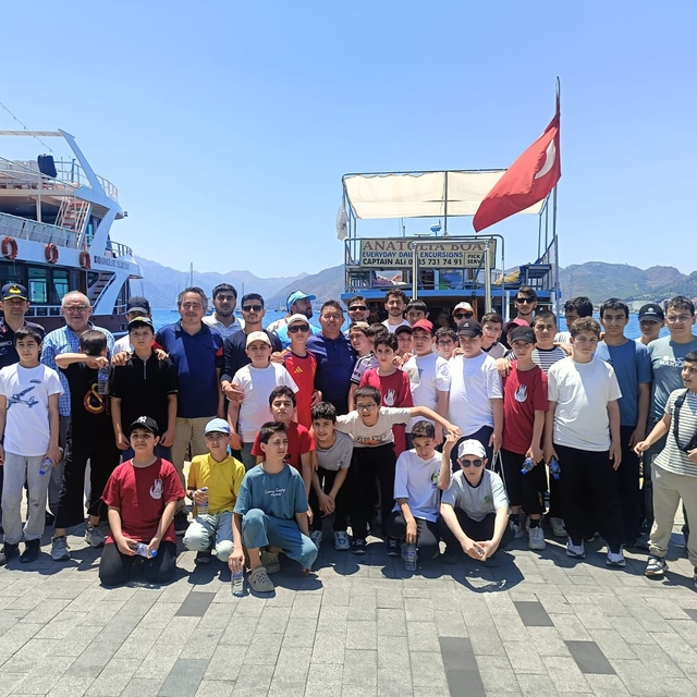 İstanbul'dan gelen hafızlık kursu öğrencileri Marmaris'i ziyaret etti