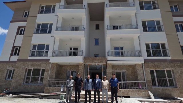 Kaymakam Algın ve Başsavcı Duran, adliye lojmanlarında incelemelerde bulundu