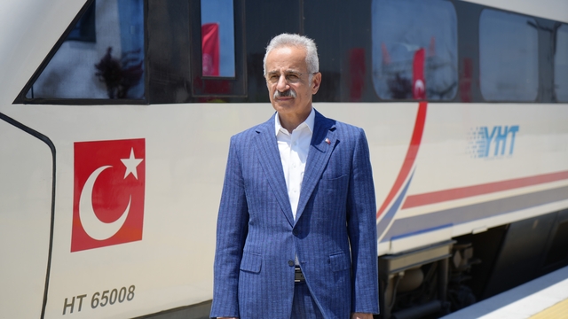 Bakan Uraloğlu: "Halkalı-Kapıkule Hızlı Tren Hattı'nı yıl sonuna kadar hizmete açacağız"
Avrupa'ya uzanan hızlı tren hattında geri sayım başladı