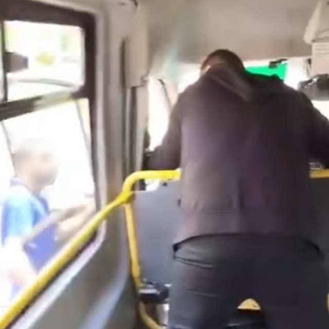 5 TL'lik eksik ödeme yüzünden minibüs karıştı