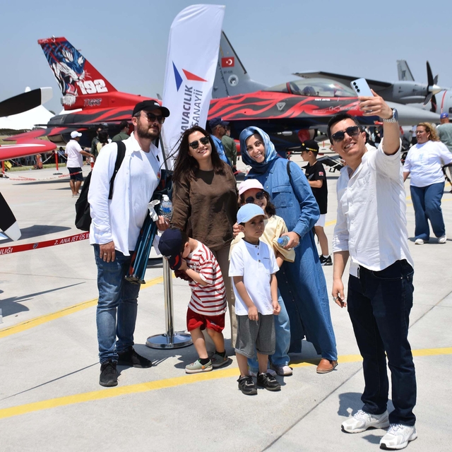 İzmir'de 'Gençlik ve Havacılık Festivali' başladı (2)