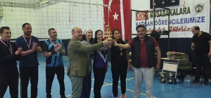 Şehit öğretmen anısına düzenlenen voleybol turnuvası sona erdi