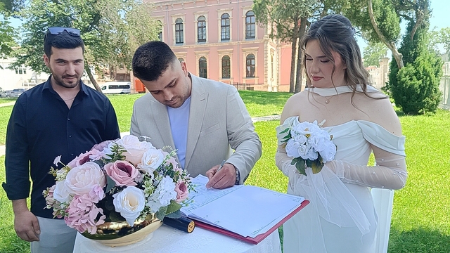 Edirne'de 33 çiftin mutluluğu aynı tarihte buluştu: Evlenmek için 06.06.2026'yı seçtiler
Akılda kalacak tarihte "Evet" dediler