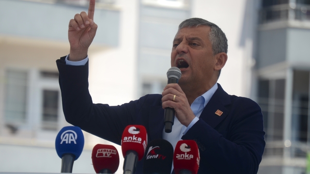 CHP Grup Başkanı Özgür Özel: "Gerekirse bu başı vereceğim ama onlara baş eğmeyeceğim"
"Butlan meselesi Cumhuriyet Halk Partisi'nin iç meselesi değildir"