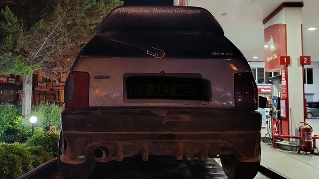 Trafikteki bıçaklı kavgada 3 kişi yaralandı: 5 kişiye 900 bin lira ceza