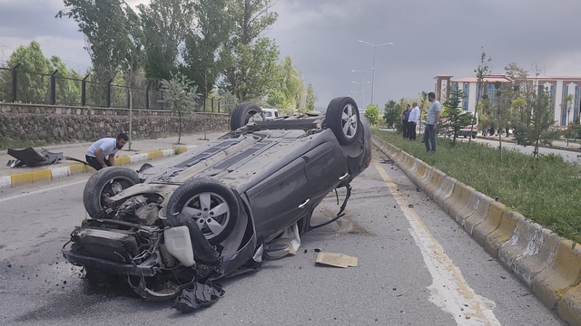 Patnos'ta trafik kazası: Araç takla attı, sürücü yaralandı