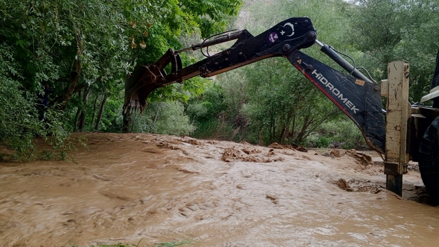 Malatya'da Kozluk Çayı taştı, yürüyüş rotaları su altında kaldı