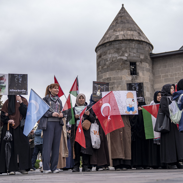 Erzurum'da sağlıkçılar Gazze için sessiz yürüyüşlerini 134. haftada sürdürd...