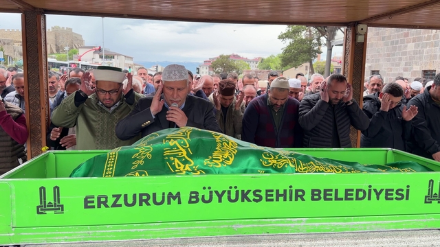 Yangında yaşamını yitiren kadın, son yolculuğuna uğurlandı