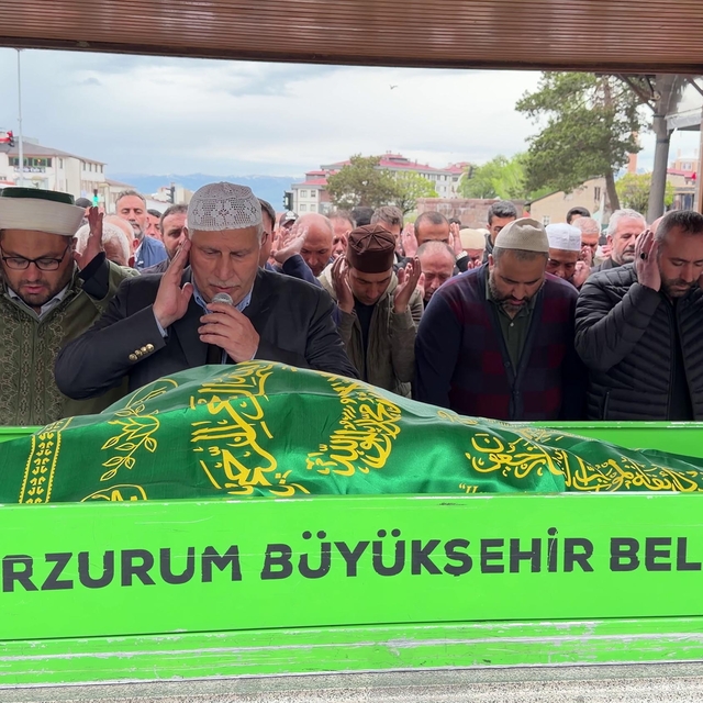 Yangında yaşamını yitiren kadın, son yolculuğuna uğurlandı