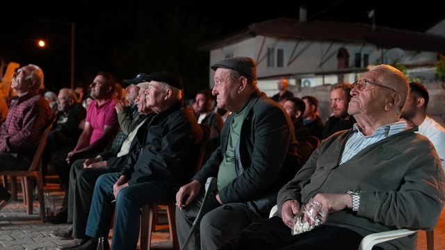 Denizli'de sanat köylere taşındı
Denizli Büyükşehir ile sanat her yerde: "Köyümde Sinema Günleri" nostalji rüzgarı estiriyor