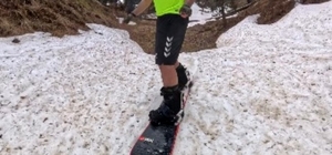 Kars'ta haziranda snowboard
Yüksek kesimlerde erimeyen karı fırsata çevirdi...