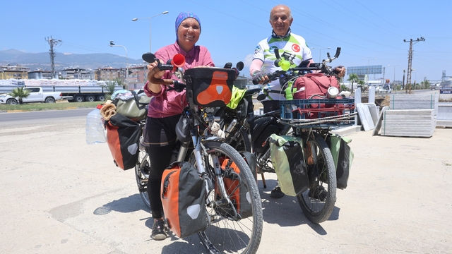 Akdeniz sahillerini pedal çevirerek gezen çift 27 gün sonra Hatay'a ulaştı