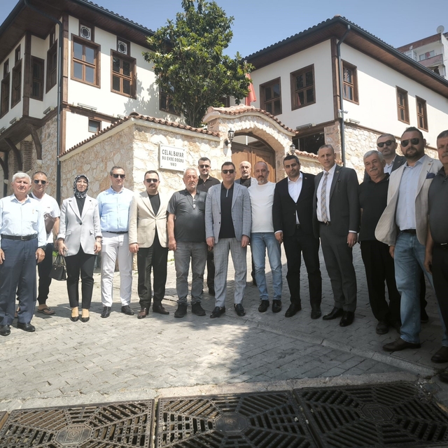 MHP Bursa'dan Gemlik çıkarması
Kırsal mahallelerin sorunları yerinde dinlen...