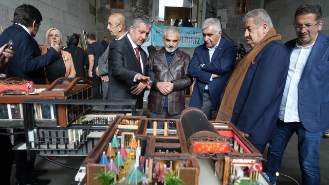 Çifte Minareli Medrese'de sanat rüzgarı