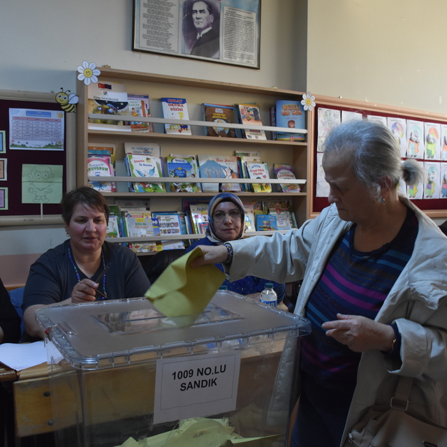 Gümüşhane'nin Tekke beldesinde seçmenler sandık başında