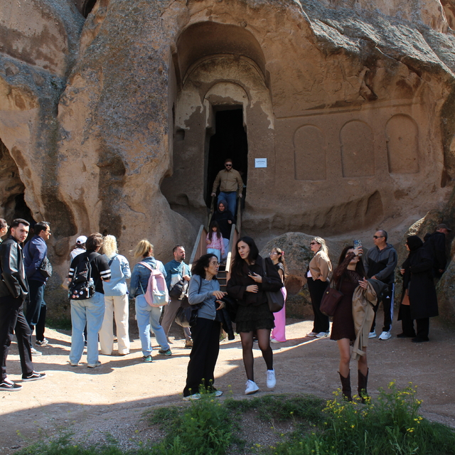 Kapadokya'nın en büyük katedralinde turist yoğunluğu