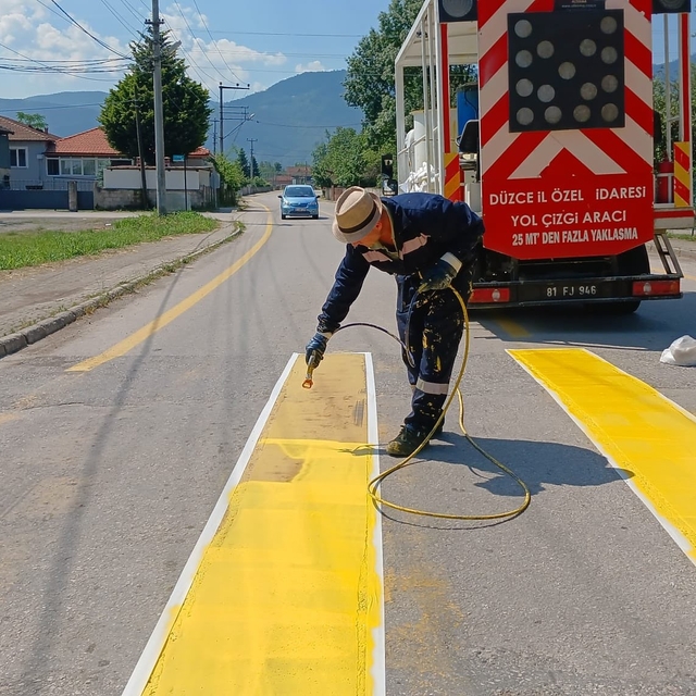 Trafik güvenliği için kasisler boyandı