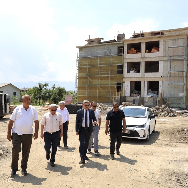 Dikmeli İlkokulu inşaatında çalışmalar yerinde incelendi