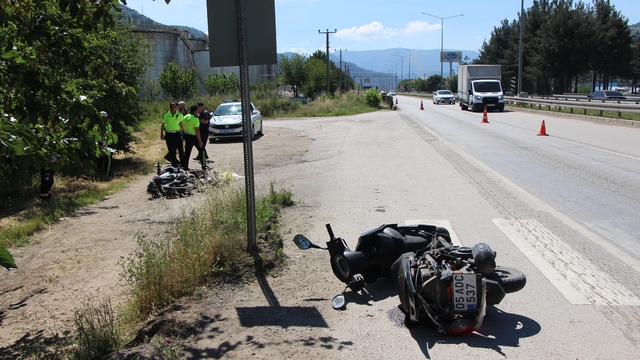 Amasya'da motosikletler çarpıştı: 2 yaralı