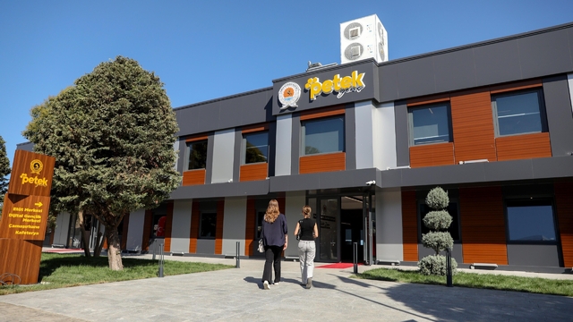 Başkan Doğan: "Petek Genç şehrimizin sembol markalarından birisi"
Petek Genç, 123 bin 670 öğrenciye hizmet verdi