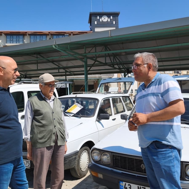 Demirci'nin Oto Pazarı bölgenin ticaret merkezi oldu
