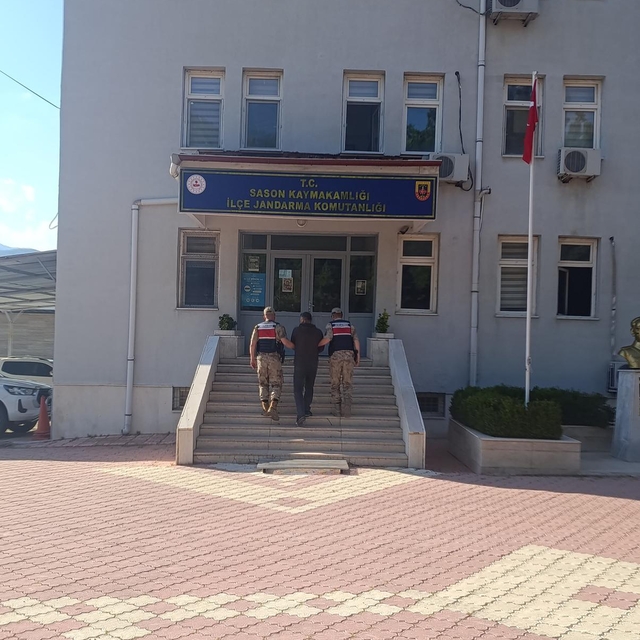 Batman'da uyuşturucu operasyonlarında yakalanan 2 zanlı tutuklandı
