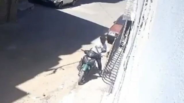 Kızını darp edip motosikletle sürükleyen babanın 12 suç kaydı olduğu ortaya çıktı