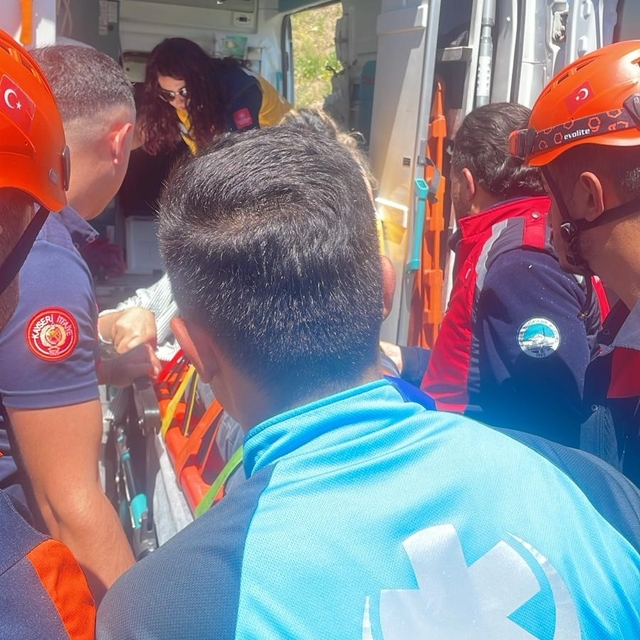 Kayalıklardan düşen şahıs yaralandı