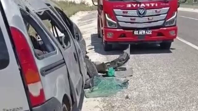 Hafif ticari araç takla attı: 1 ölü, 1 yaralı