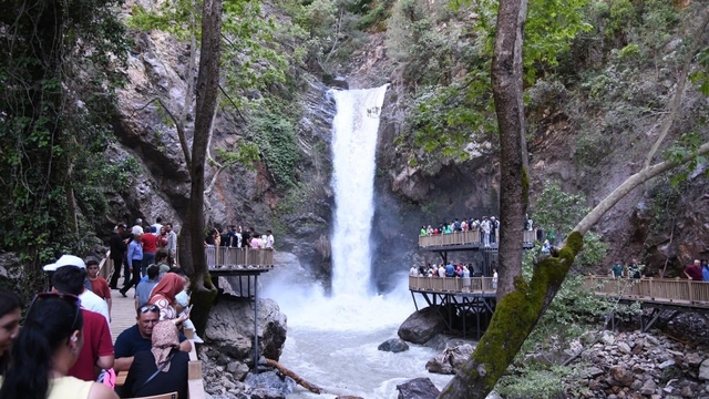 Osmaniye'nin saklı cenneti Karaçay Şelalesi, Akdeniz'in yeni gözdesi oluyor