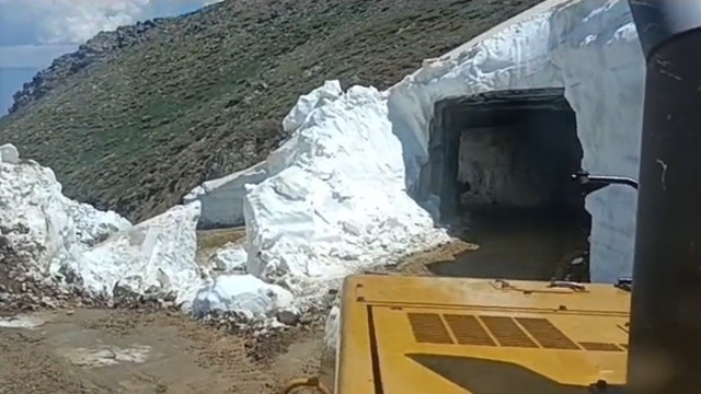 Bingöl'de haziranda da karla mücadele çalışmaları sürüyor
Bingöl'de kış mesaisi devam ediyor