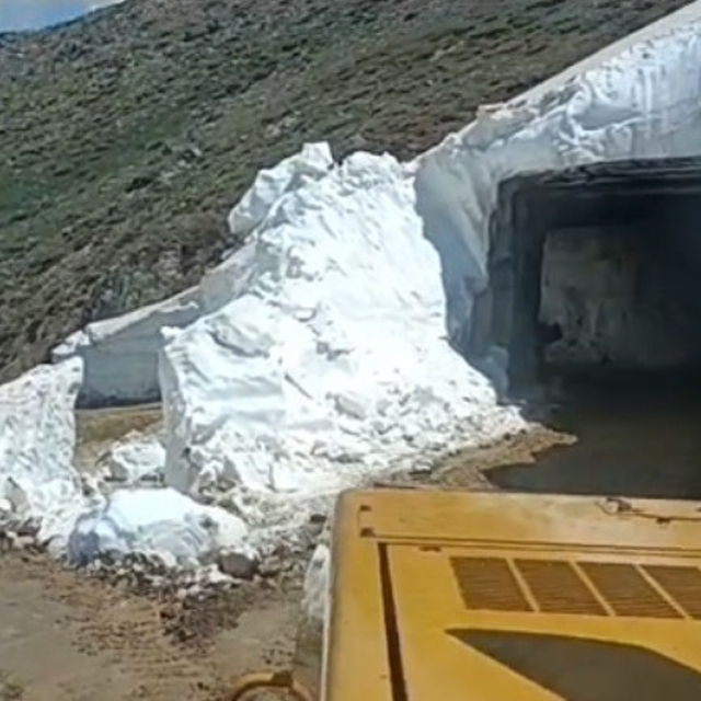 Bingöl'de haziranda da karla mücadele çalışmaları sürüyor
Bingöl'de kış mes...