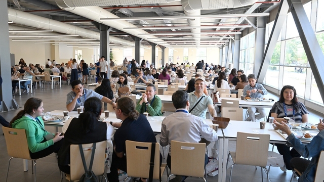 Anadolu Üniversitesi mezunları yıllar sonra aynı kampüste buluştu