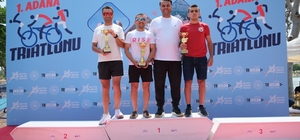 Adana'da ilk kez düzenlenen 'Aquatlon ve Triatlon' yarışmasında sporcular m...