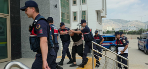 'Kız kaçırma' husumetinde baba ve oğlunu öldüren şüpheli adliyede