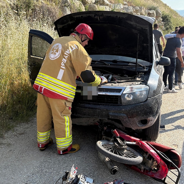 Motosiklet otomobille çarpıştı: 1 yaralı