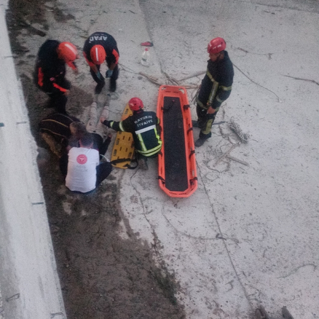 Kayseri'de bisiklet sürerken su kanalına düşen çocuk kurtarıldı