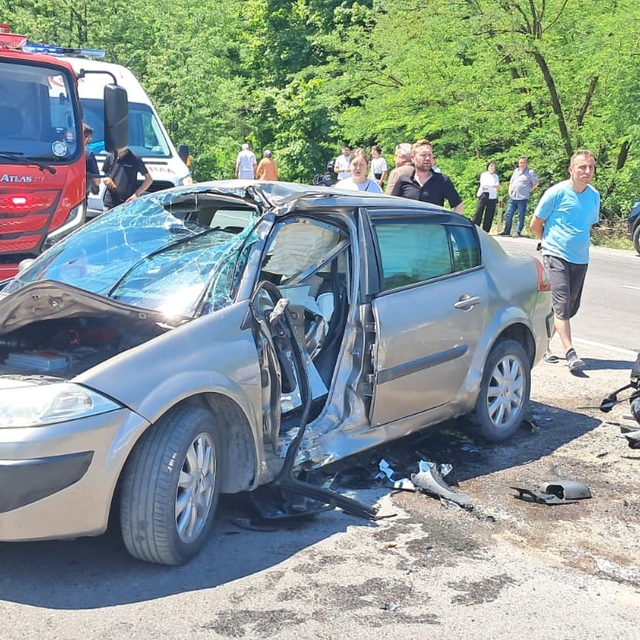 Motosiklet, akaryakıt istasyonuna dönen otomobile çarptı: 1 ölü, 1 yaralı