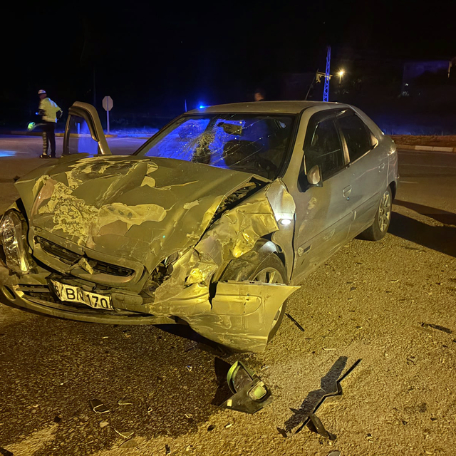 Sivas'ta iki otomobilin çarpıştığı kazada 1 kişi öldü, 3 kişi yaralandı