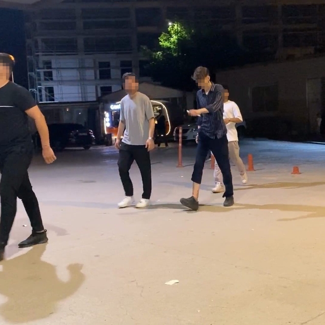 Parktaki gençlere pompalı tüfekle saldırdı: 10 yaralı