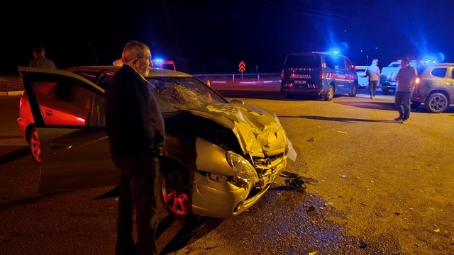 Sivas'ta iki otomobil çarpıştı: 1 ölü, 3 yaralı