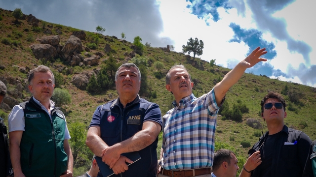 Uzman ekipler heyelan alanını inceledi