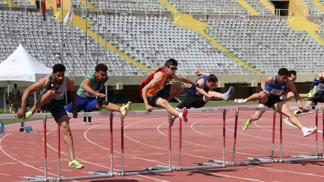 Aydınlı sporcu 110 metre engellide Türkiye rekoru kırdı