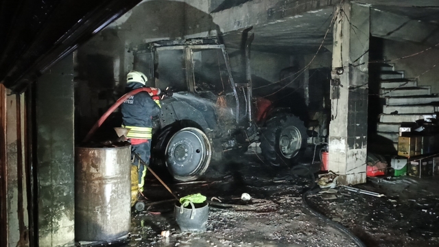 Bafra'da sanayi sitesinde korkutan yangın: İş yerinde büyük hasar