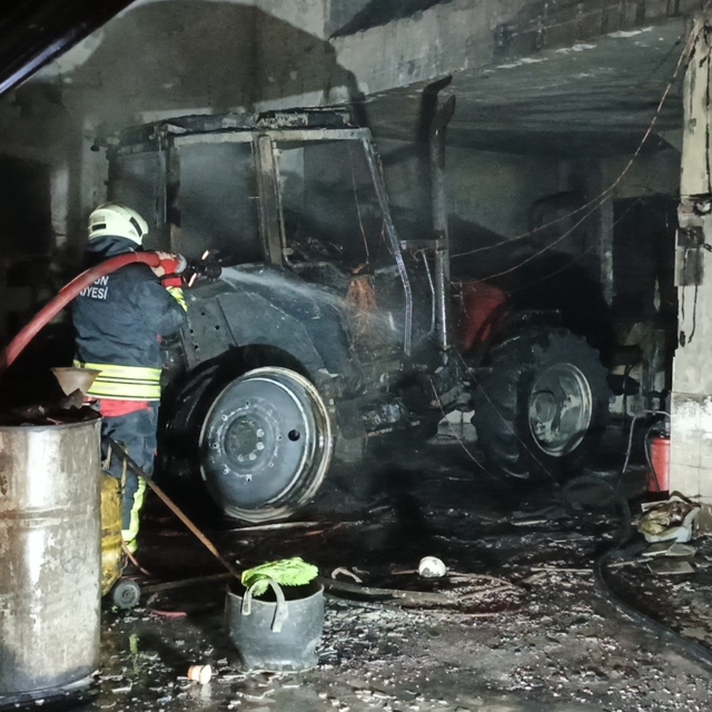 Bafra'da sanayi sitesinde korkutan yangın: İş yerinde büyük hasar
